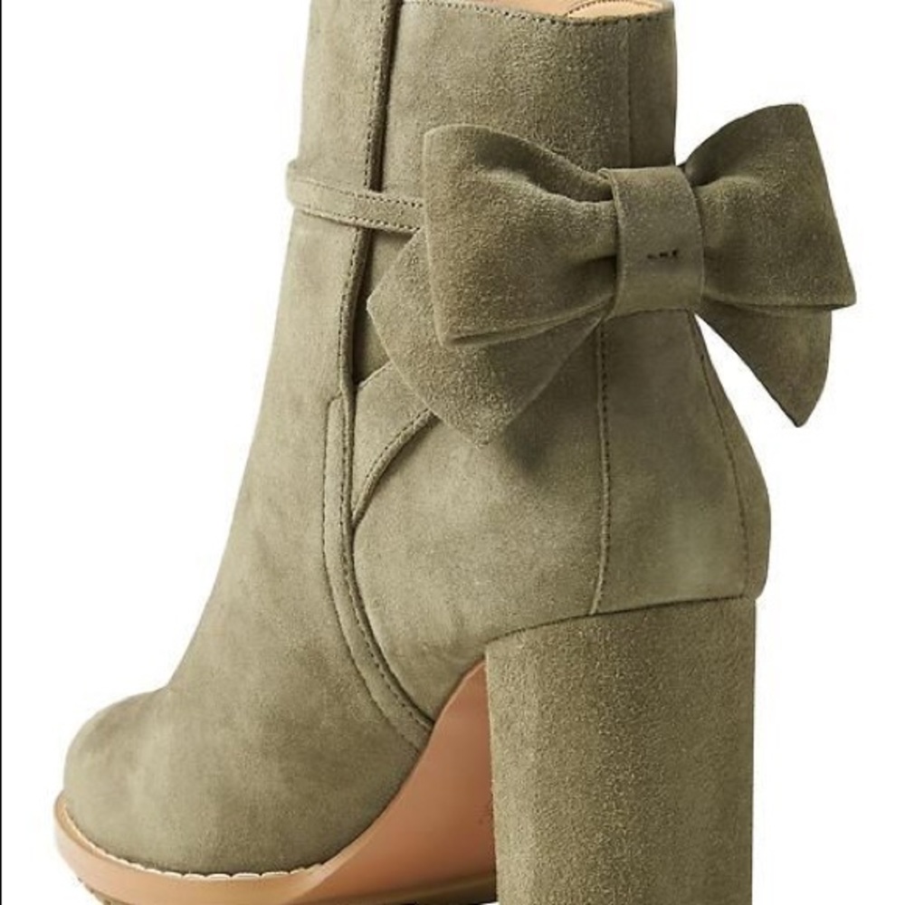 Banana Republic Bow-Back Bootie In Vicuna